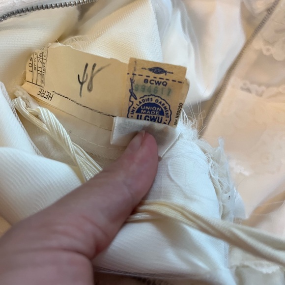 Vintage Union Made Wedding Dress & Vail - Picture 11 of 12